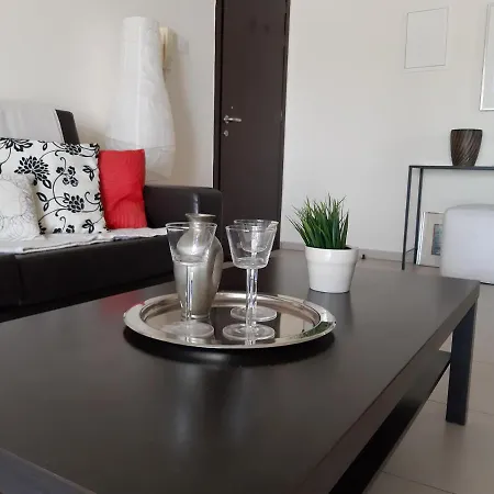 Amazing Penthouse In 5 Minutes To The Beach דירה Kiti